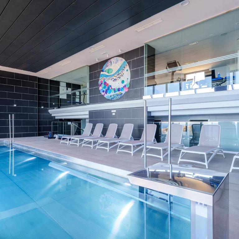 Sea View Modern & Luxury apartment - Benidorm Beach - Two-Bedroom Apartment with Balcony and Sea View - 37