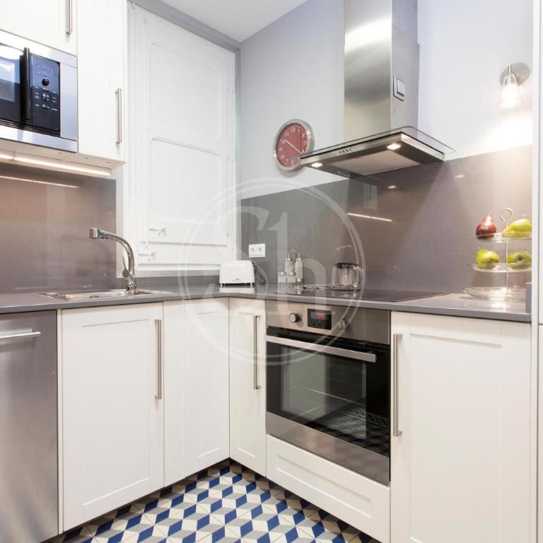 Modern Eixample Apartment - Two-Bedroom Apartment - 9