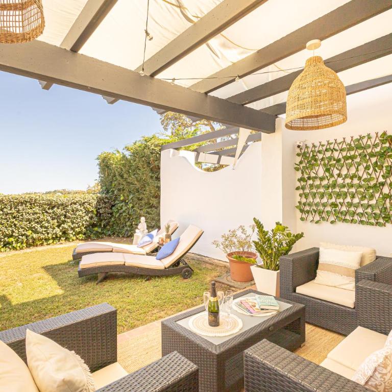 Private garden retreat with sea & mountain views - Apartamento de 2 dormitorios - 1