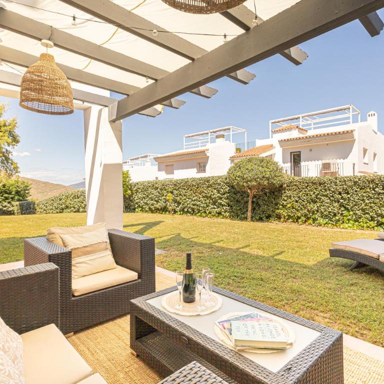 Private garden retreat with sea & mountain views - Apartamento de 2 dormitorios - 2