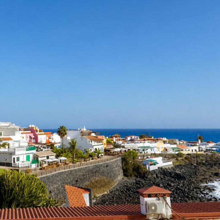 Ático con vistas al mar en el centro de La Caleta - Apartamento de 1 dormitorio - 3