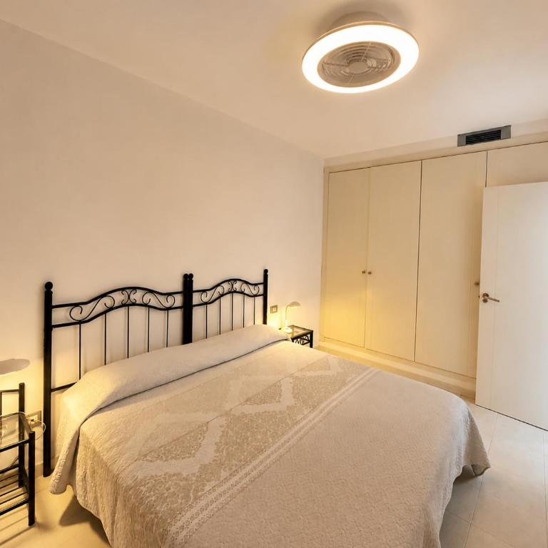 Ático con vistas al mar en el centro de La Caleta - Apartamento de 1 dormitorio - 10