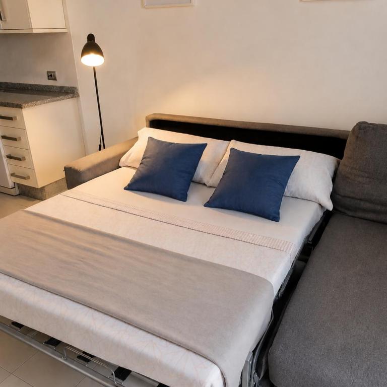 Ático con vistas al mar en el centro de La Caleta - Apartamento de 1 dormitorio - 11