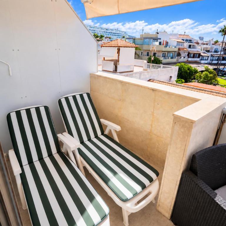 Ático con vistas al mar en el centro de La Caleta - Apartamento de 1 dormitorio - 13
