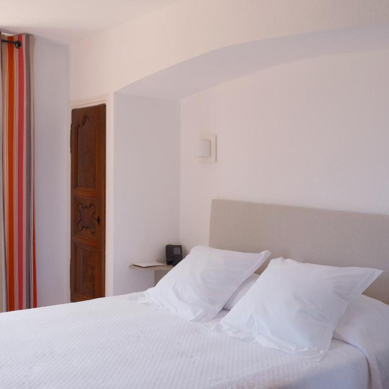 Hôtel La Figuière - Two-Bedroom Apartment with Balcony with Garden View - 1