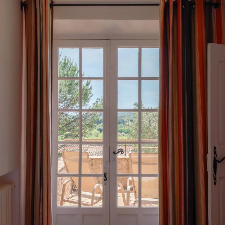 Hôtel La Figuière - Two-Bedroom Apartment with Balcony with Garden View - 5