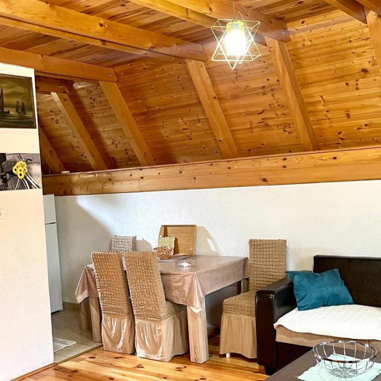 Vikendica Anja - Two-Bedroom Chalet - 8