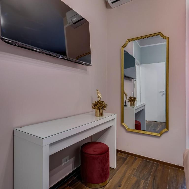 Roma Vaticano Dolce Vita - Superior Double or Twin Room with City View - 1