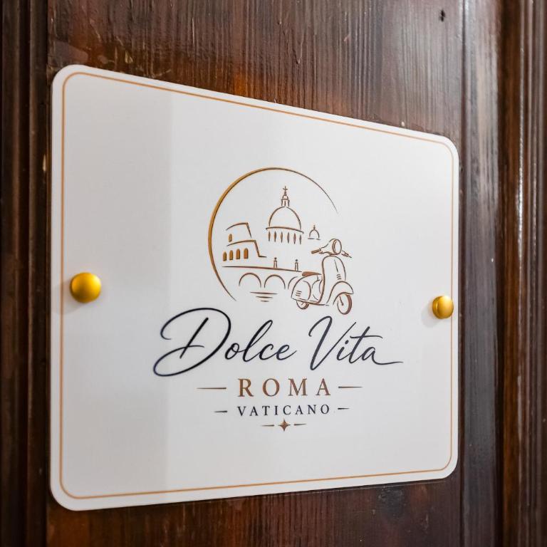 Roma Vaticano Dolce Vita - Superior Double or Twin Room with City View - 17