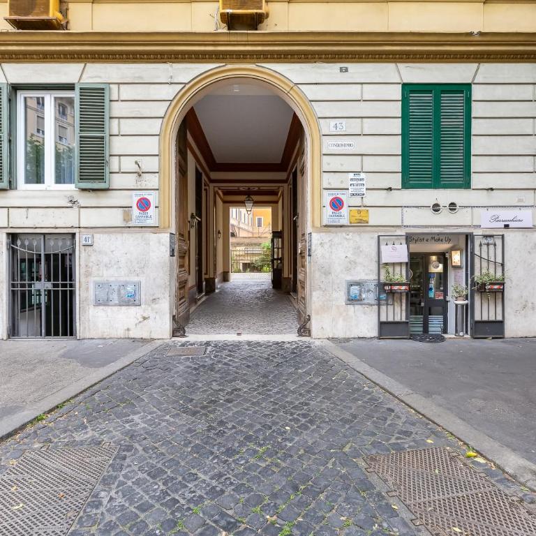 Roma Vaticano Dolce Vita - Superior Double or Twin Room with City View - 27