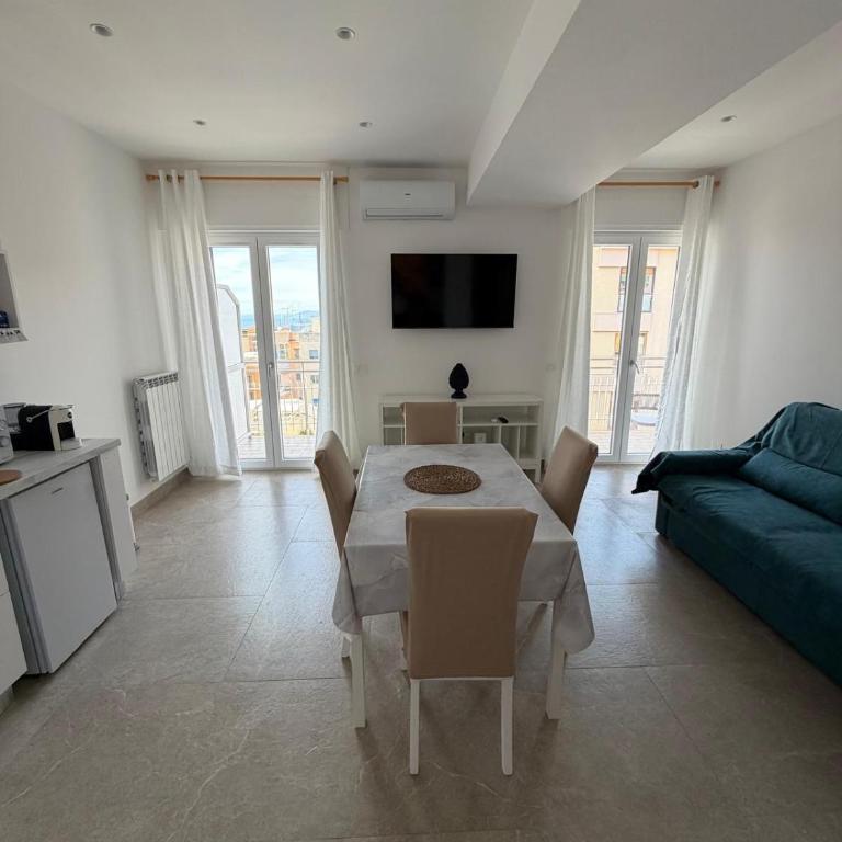 Ele & Ca Apartment - Two-Bedroom Apartment - 1