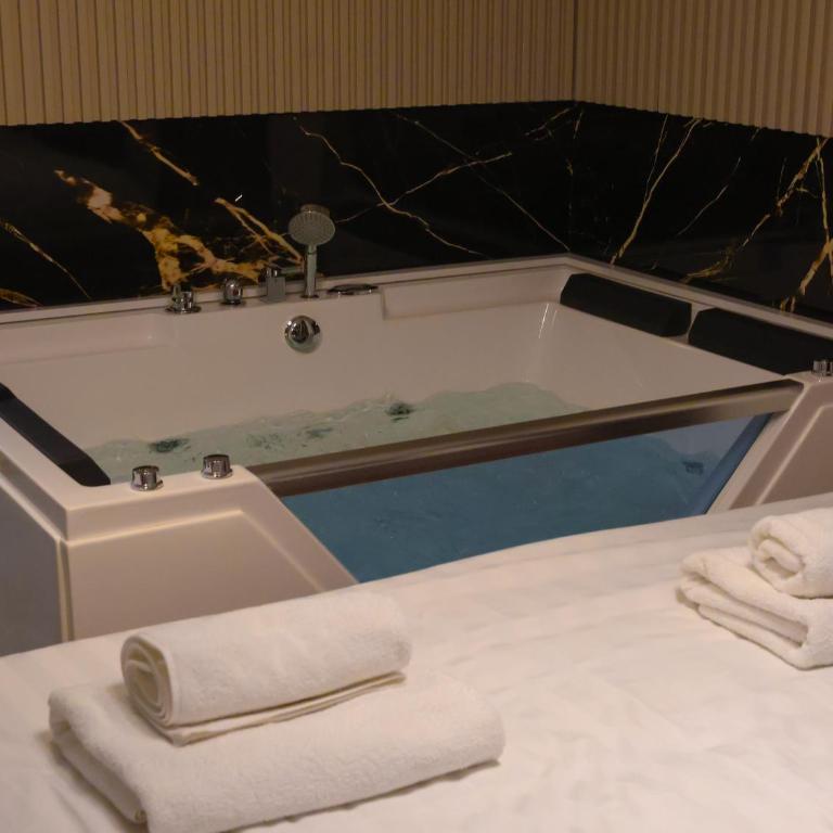 Rentalica - Studio mit Whirlpool - 5