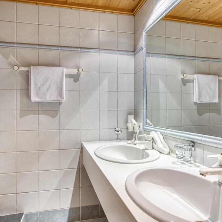 Hotel Alpenstolz - Culinary Hideaway Stubai - Familienzimmer mit Doppelbett - 3