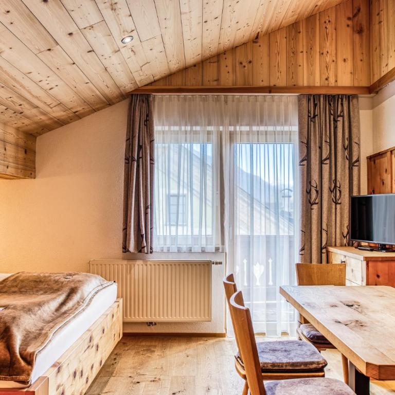 Hotel Alpenstolz - Culinary Hideaway Stubai - Suite mit 2 Schlafzimmern - 5