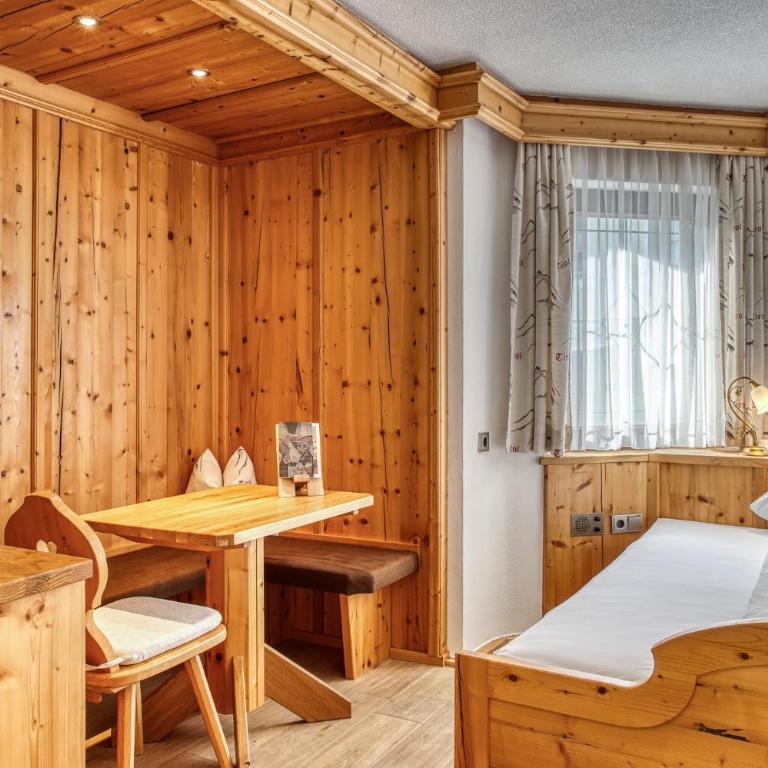 Hotel Alpenstolz - Culinary Hideaway Stubai - Budget Doppelzimmer - 1