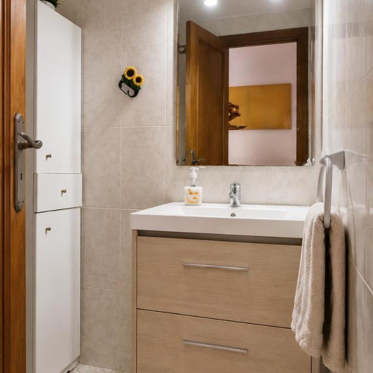 Apartamento cerca de la playa con terraza - Apartment - 2