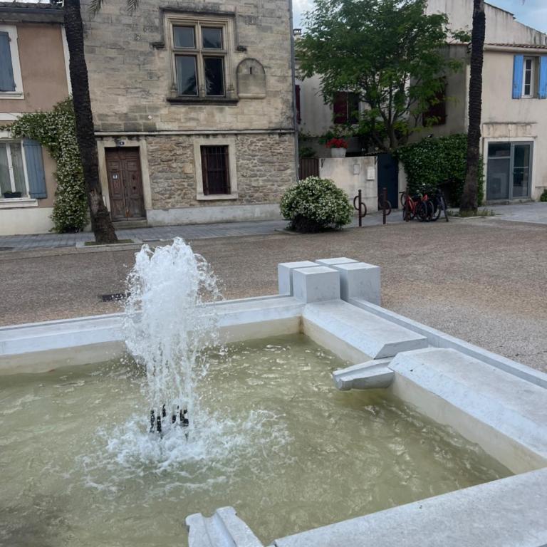 La maison sur la place dans Aigues Mortes climatisé - Maison 2 Chambres - 2