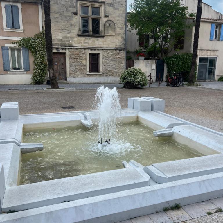 La maison sur la place dans Aigues Mortes climatisé - Maison 2 Chambres - 51