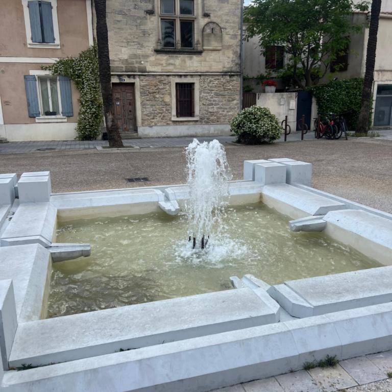 La maison sur la place dans Aigues Mortes climatisé - Maison 2 Chambres - 1