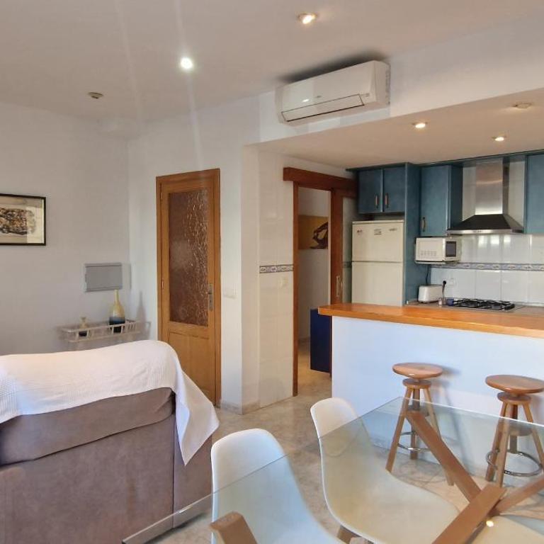 Apartamento cerca de la playa con terraza - Apartment - 4