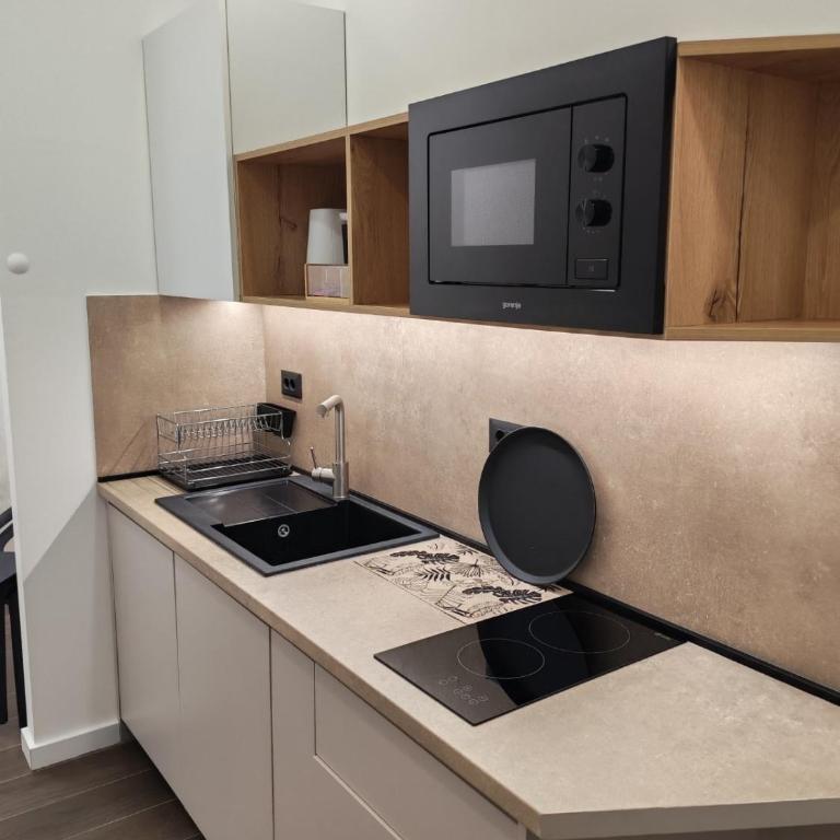 Ela Modern Apartments - Free Public Parking - One-Bedroom Apartment with Balcony - 2