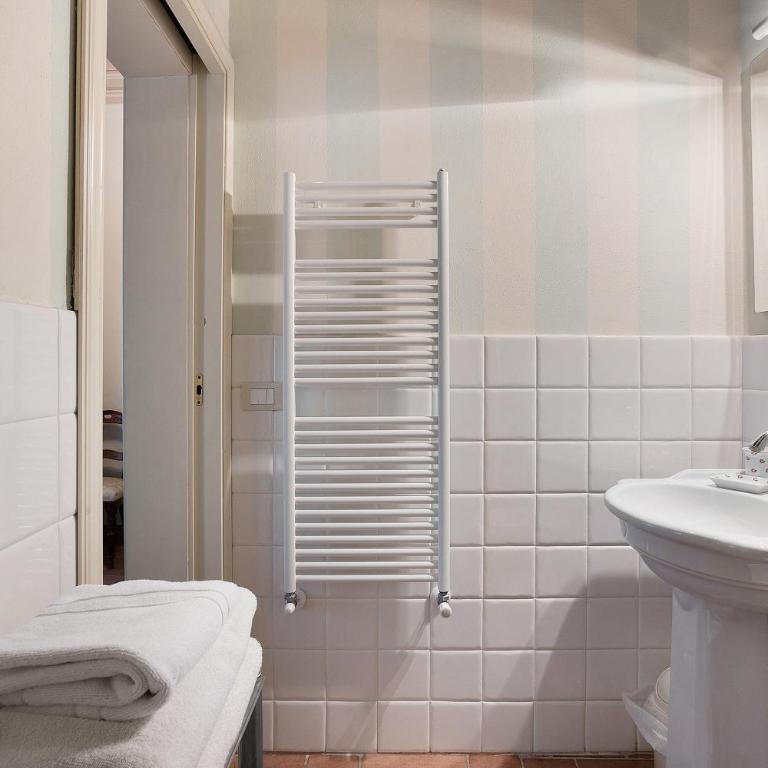 Villa Lombardi Camaiore - Standard Zimmer mit Queensize-Bett - 11