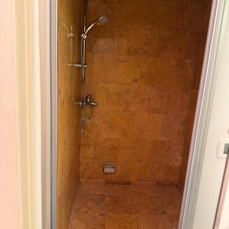 Centro - doppia in casa d'artista - Camera Doppia con Letti Singoli con Bagno Privato - 5