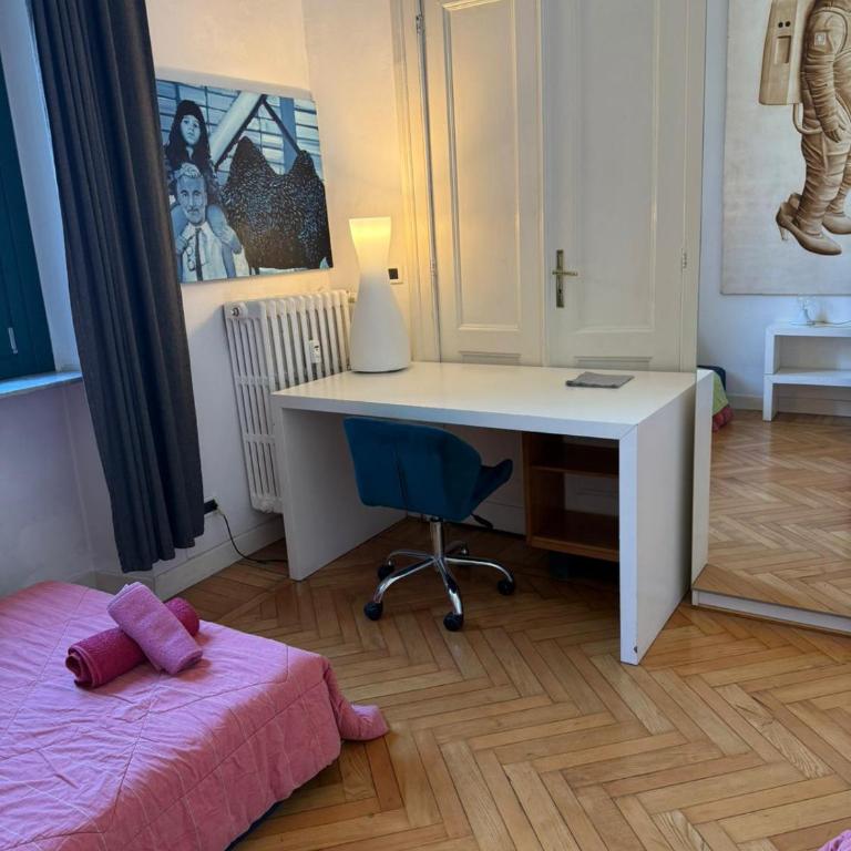 Centro - doppia in casa d'artista - Camera Doppia con Letti Singoli con Bagno Privato - 3