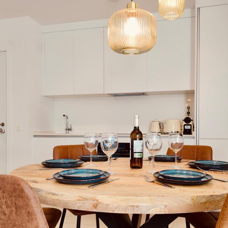 Mara's Apartments Higuerón West - Premium Dual Apartment - Four-Bedroom Apartment with Balcony - 12