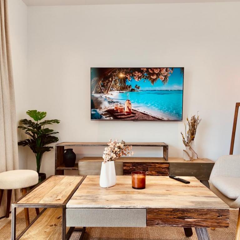 Mara's Apartments Higuerón West - Premium Dual Apartment - Four-Bedroom Apartment with Balcony - 48