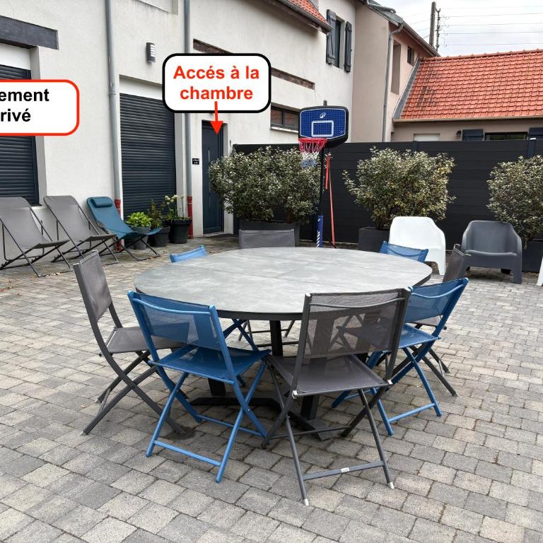 Chambre tout confort avec commodités espace repas wifi parking - Appartement 1 Chambre - 36