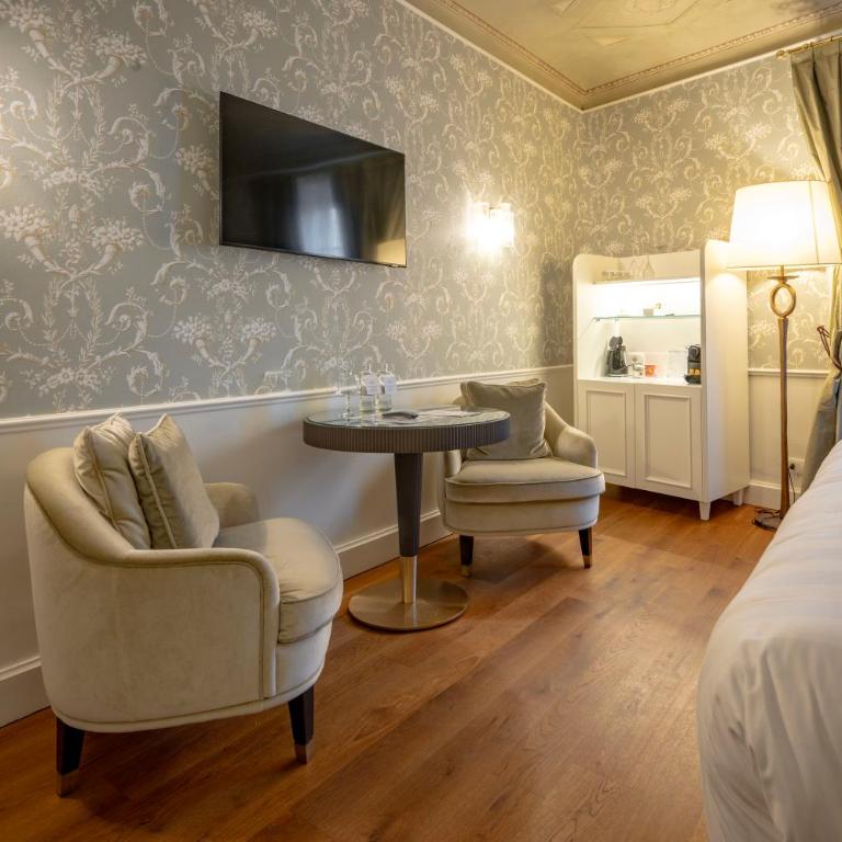 San Firenze Suites & Spa - Camera Deluxe - 9