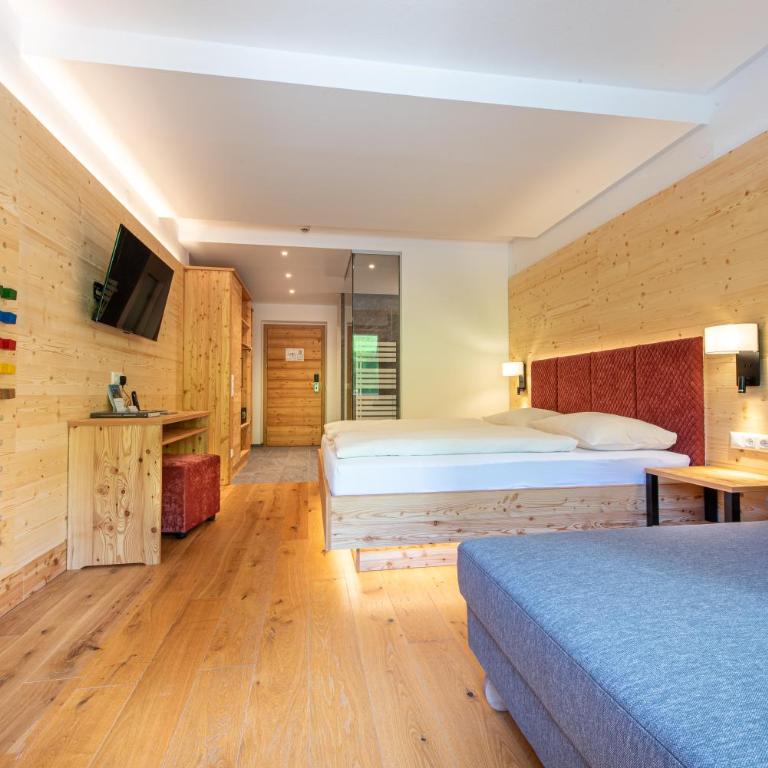 Familienhotel Kreuzwirt - Doppelzimmer mit Balkon - 2