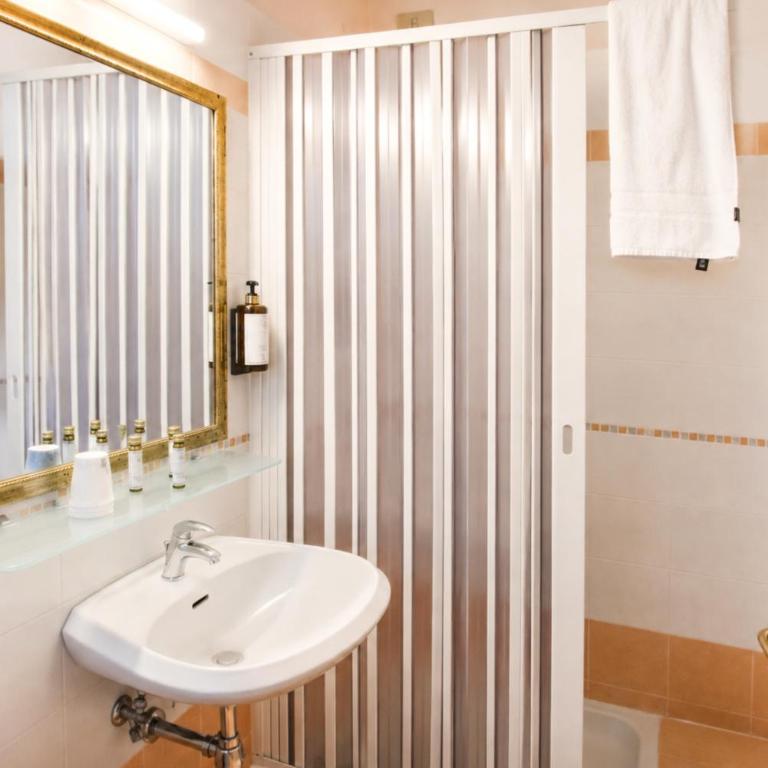 Phi Hotel Ambra - Camera Tripla - 2