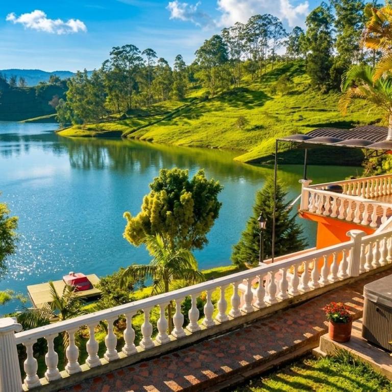 Finca La Romana Lake House - BBQ, Jacquzzi - Villa - 1