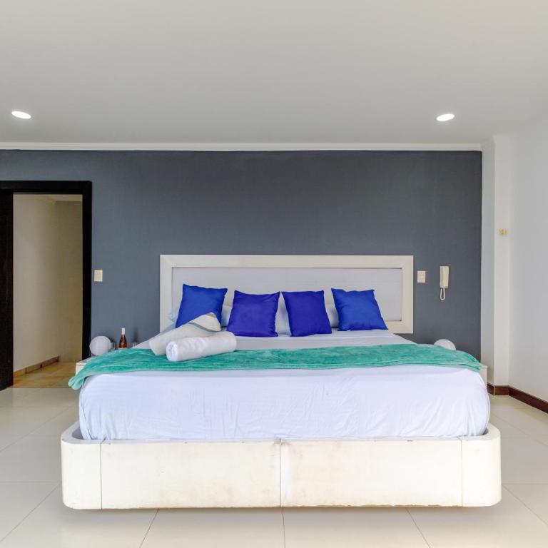Oceanfront Sky Penthouse - Apartment with Terrace - 29