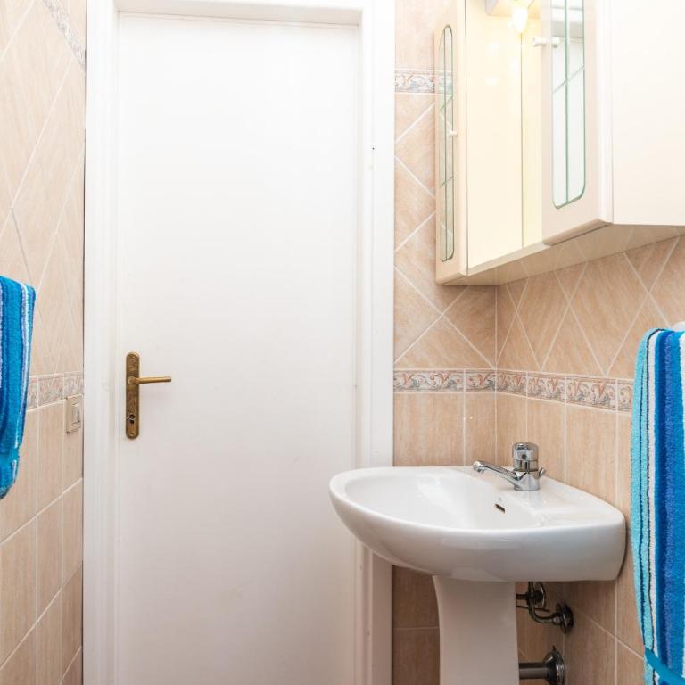 Trilocale rosa Tamerici - Two-Bedroom Deluxe Apartment with Garden View - 13