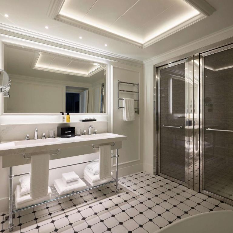 Sofitel Barcelona Skipper - Prestige Suite with City View - 10