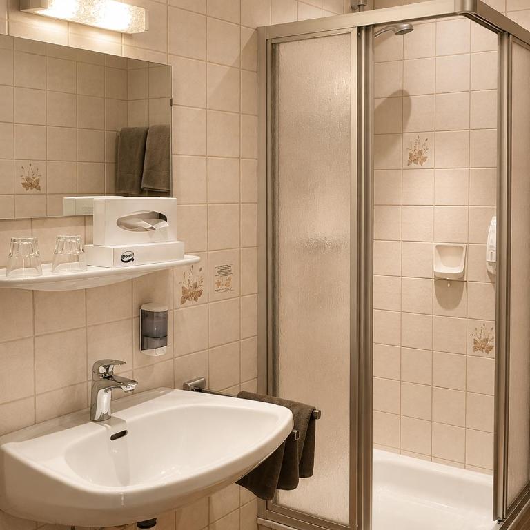 Landhotel Kaserer - Doppelzimmer mit Balkon - 4