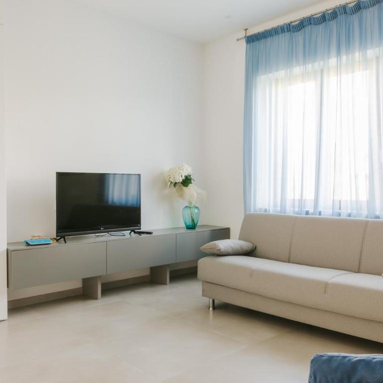 San Prospero - Spaziosa con parcheggio privato - Appartamento con 2 Camere da Letto - 1