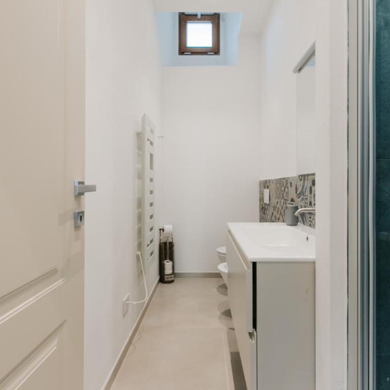 San Prospero - Spaziosa con parcheggio privato - Appartamento con 2 Camere da Letto - 32