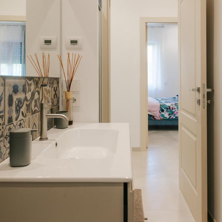 San Prospero - Spaziosa con parcheggio privato - Appartamento con 2 Camere da Letto - 30