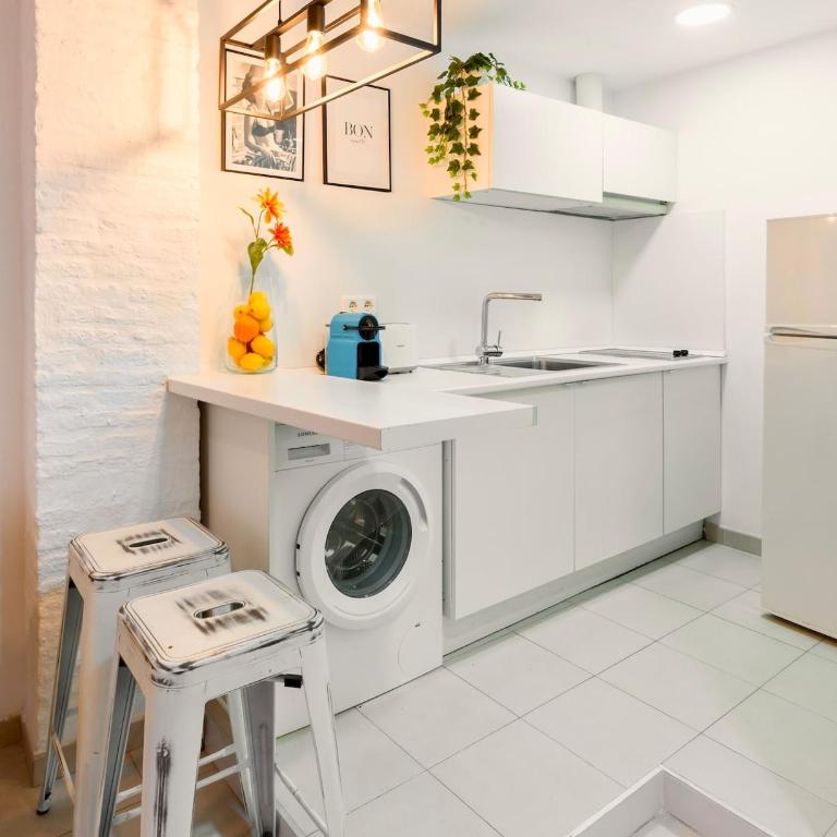 Picasso's Corner - One-Bedroom Apartment - 4