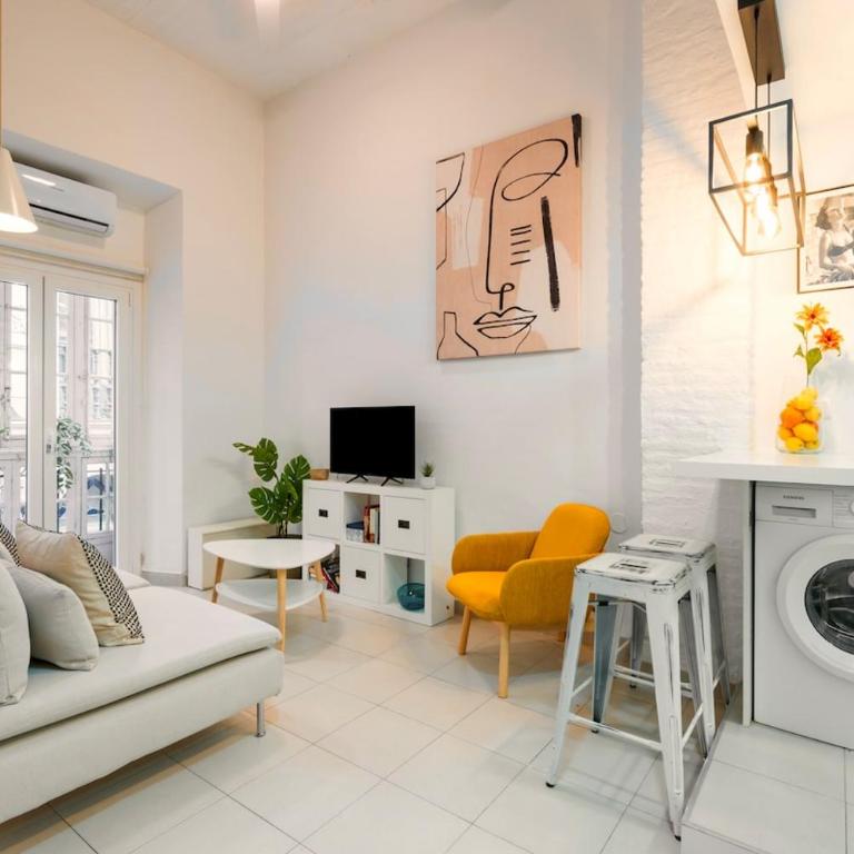 Picasso's Corner - One-Bedroom Apartment - 17