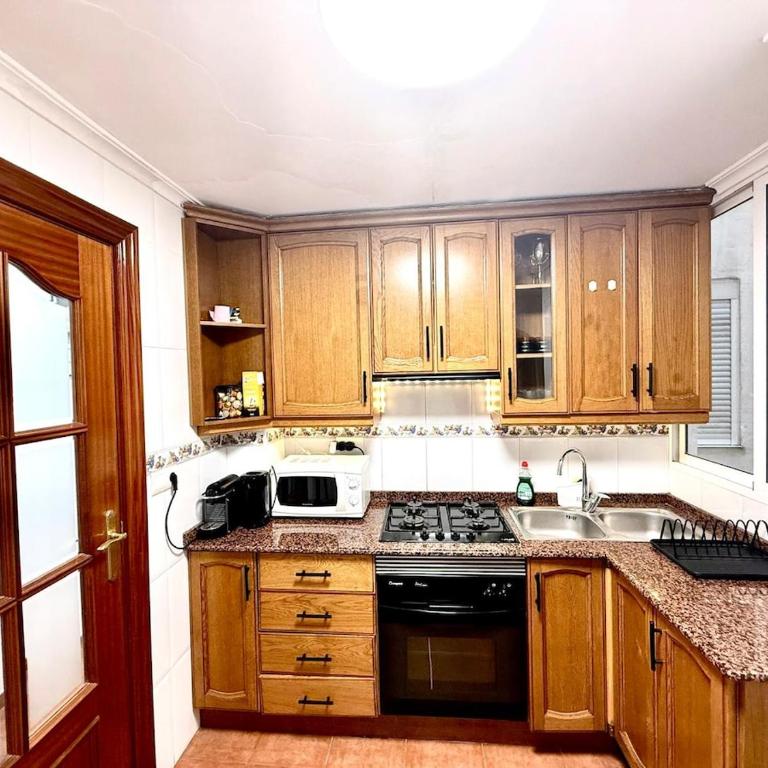 Sun and Heart Alicante 2 Minutes from the Beach and Old Town - Three-Bedroom Apartment - 12