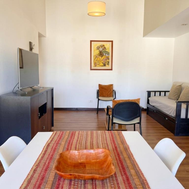 Departamento de Categoría con Vista Panorámica al Lago y Parking - Apartamento de 1 dormitorio - 4