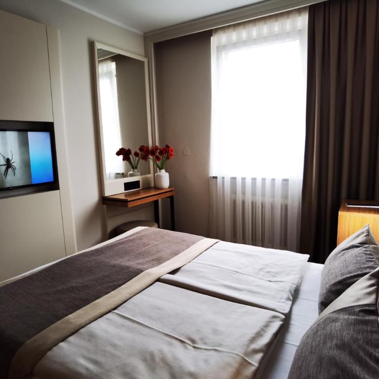 Hotel Italia - Doppelzimmer mit Queensize-Bett - 3