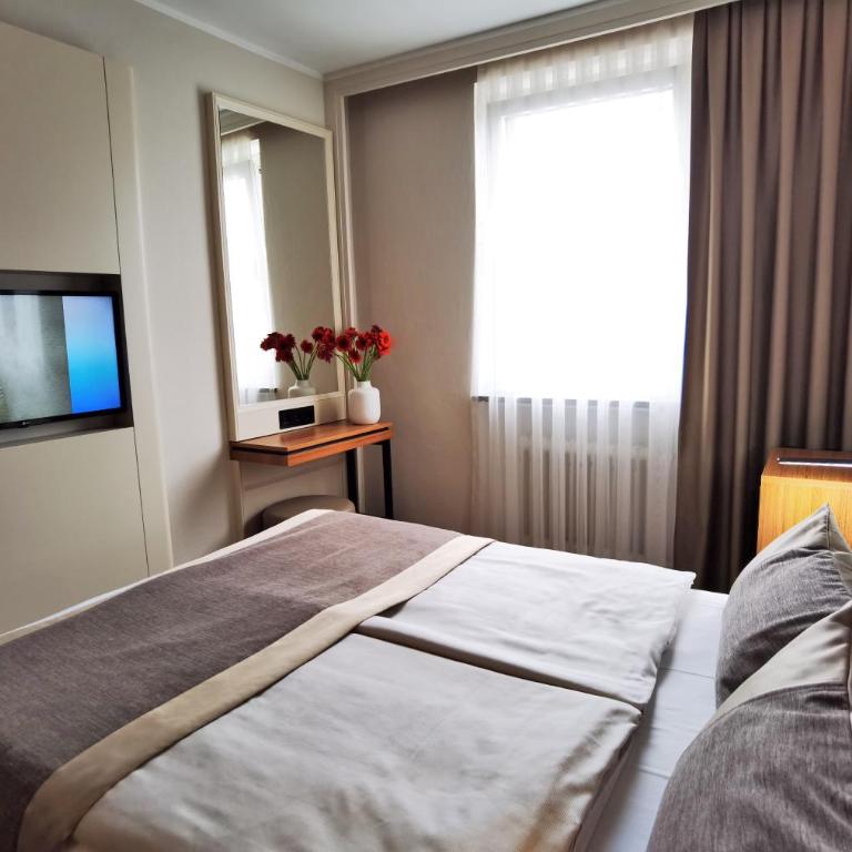 Hotel Italia - Doppelzimmer mit Queensize-Bett - 2