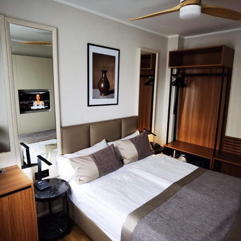 Hotel Italia - Doppelzimmer mit Queensize-Bett - 7