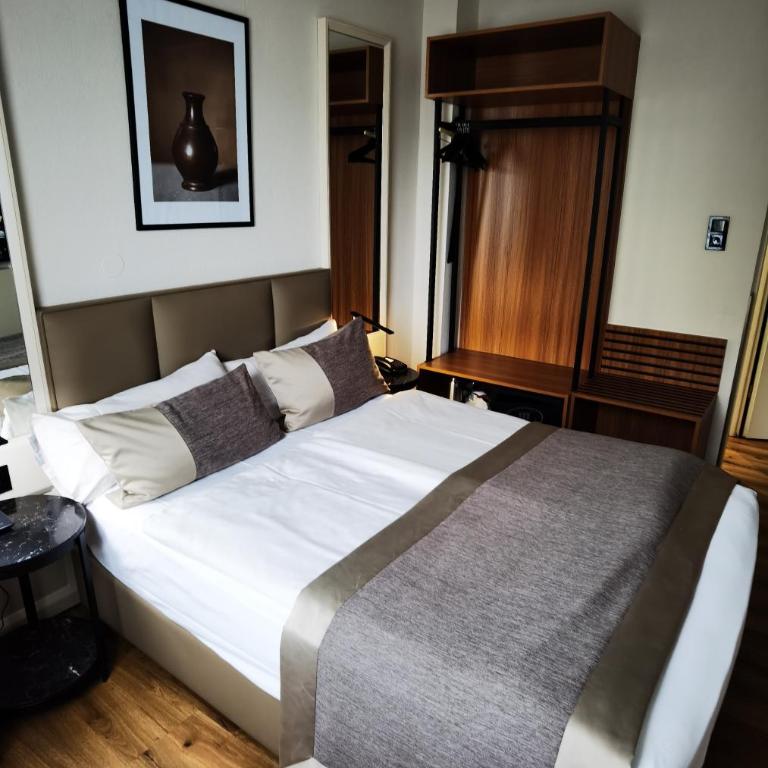 Hotel Italia - Doppelzimmer mit Queensize-Bett - 5